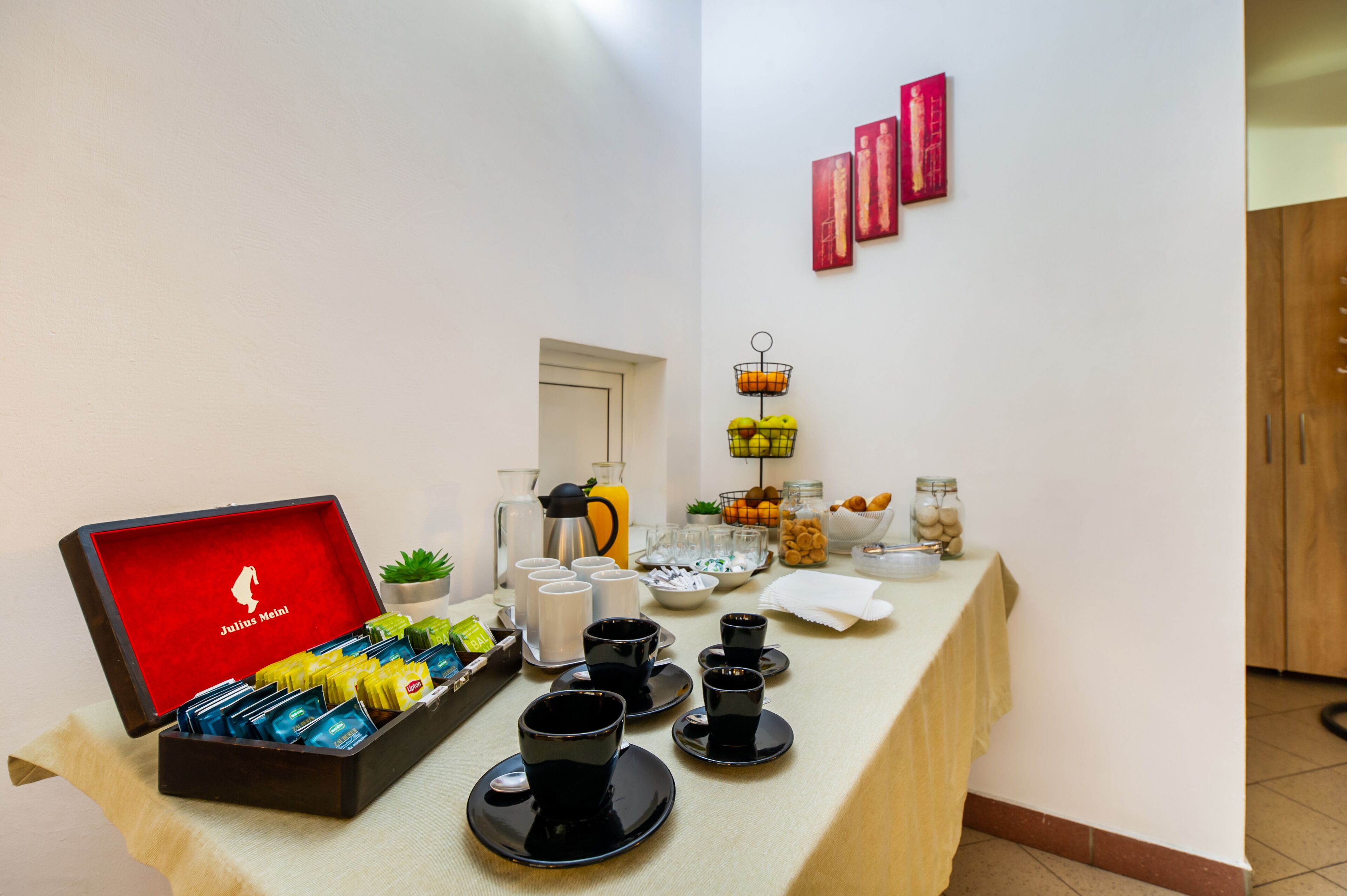 daily cooked-to-order breakfast (eur 3.5 per person)