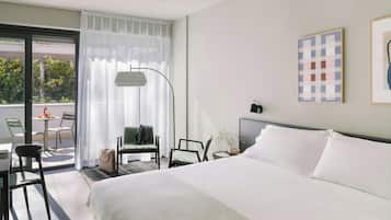 1 bedroom, laptop workspace, free cots/infant beds, bed sheets
