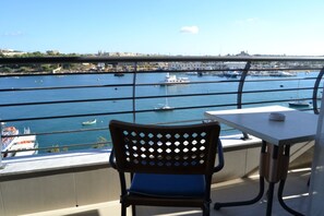 Leilighet, 2 soverom, balkong, sjøutsikt | Utsikt fra rommet