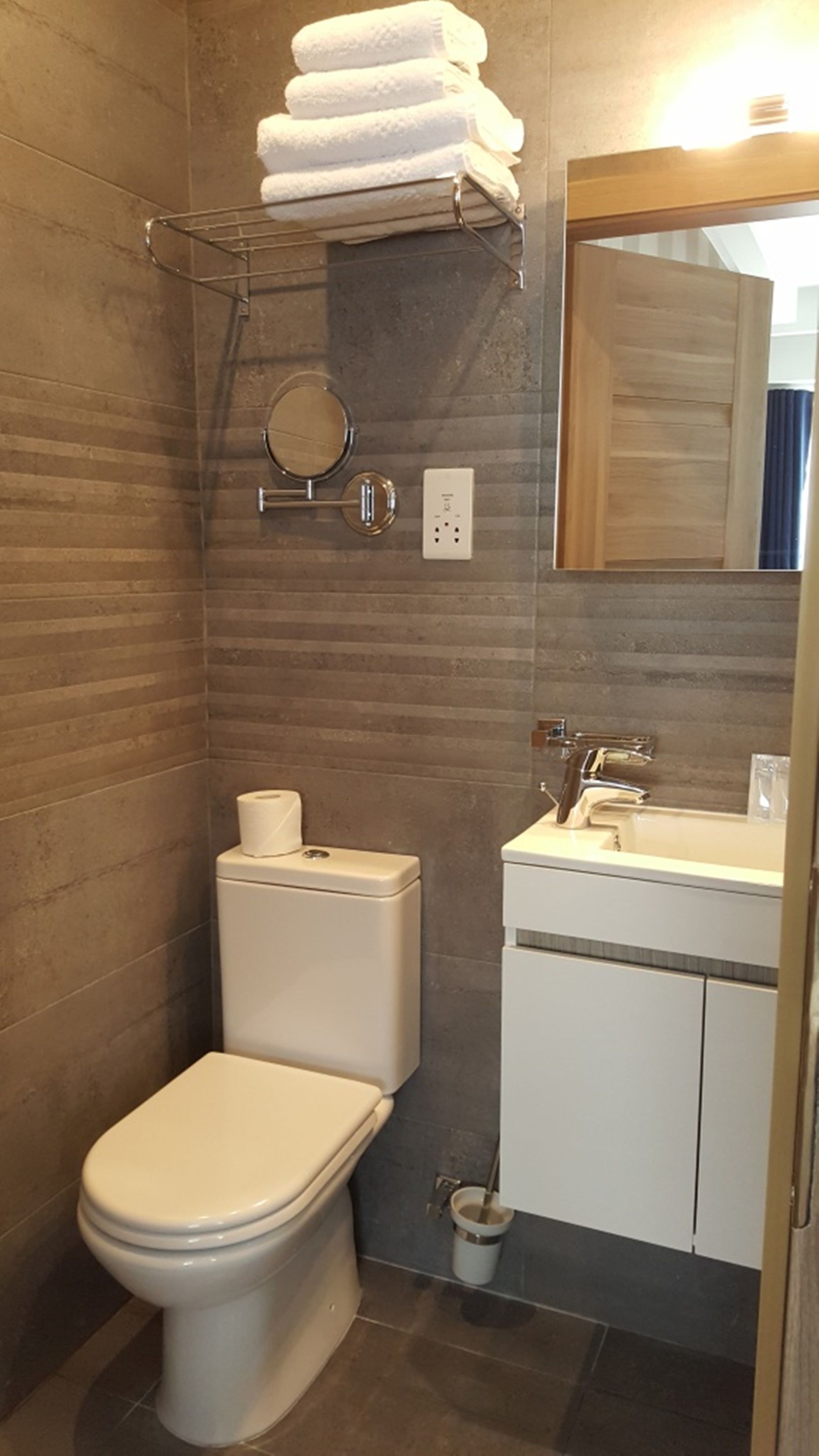 double room | bathroom | towels