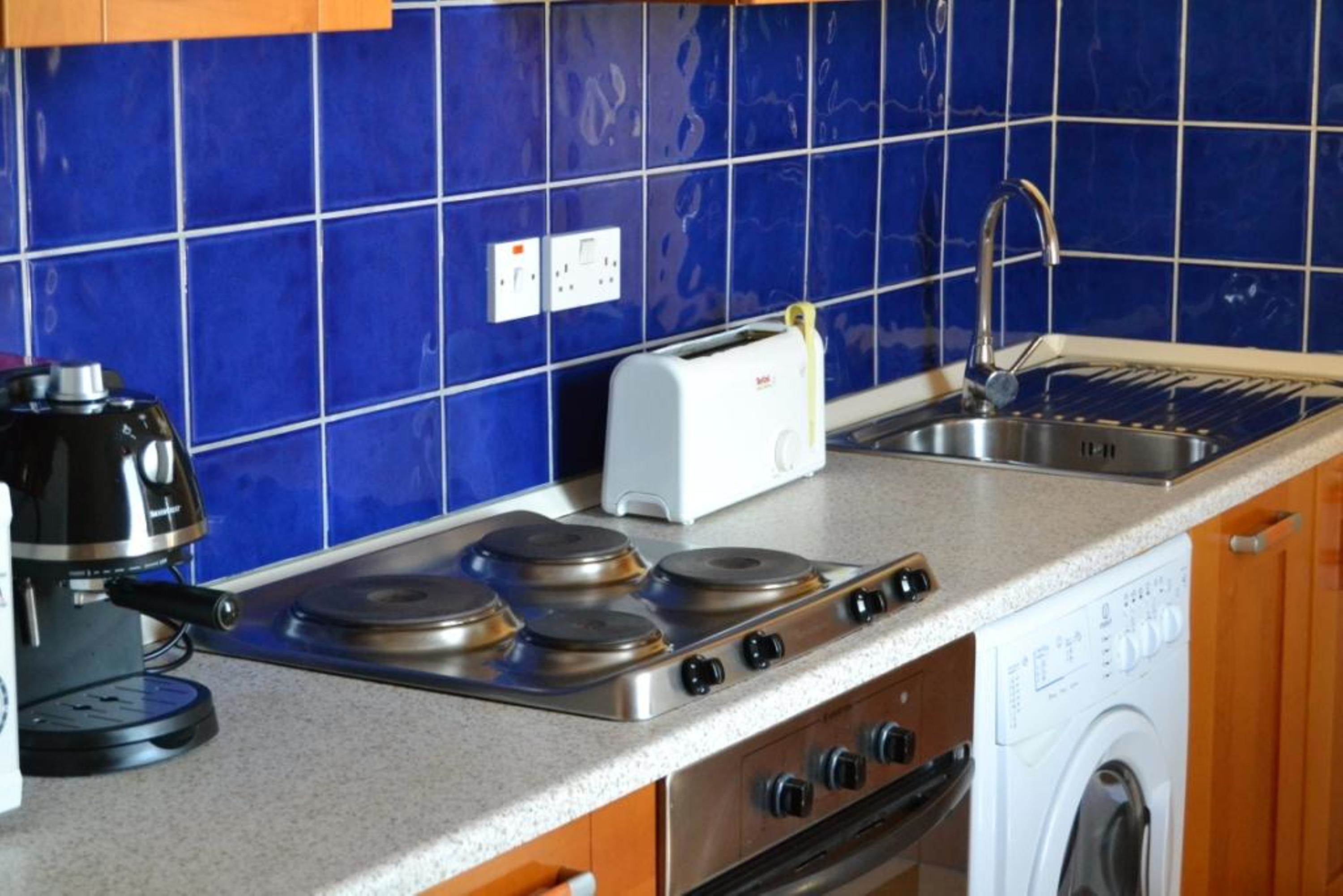 apartment, 2 bedrooms, partial ocean view | private kitchen