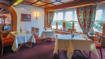 Daily buffet breakfast (EUR 7 per person)