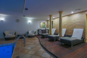 Indoor pool, pool loungers - Hotel-Restaurant Kunz (Pirmasens)