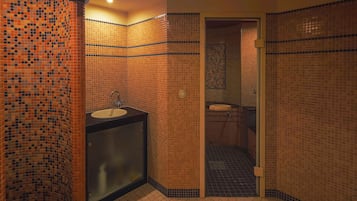 Sauna, baño de vapor, tratamientos corporales y baños de barro