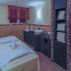 Sauna, Dampfbad, Körperbehandlungen, Schlammbad, Aromatherapie