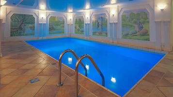 Indoor pool, pool loungers