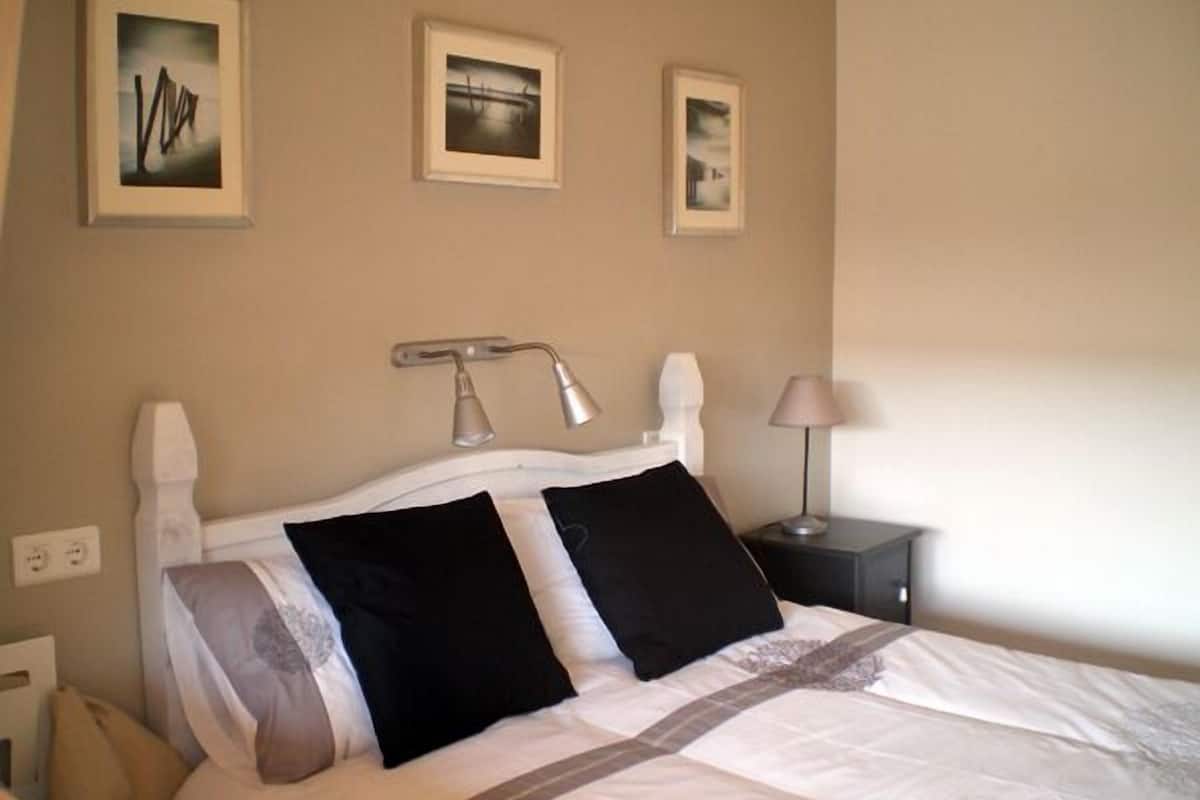 standard double room | memory-foam beds, bed sheets