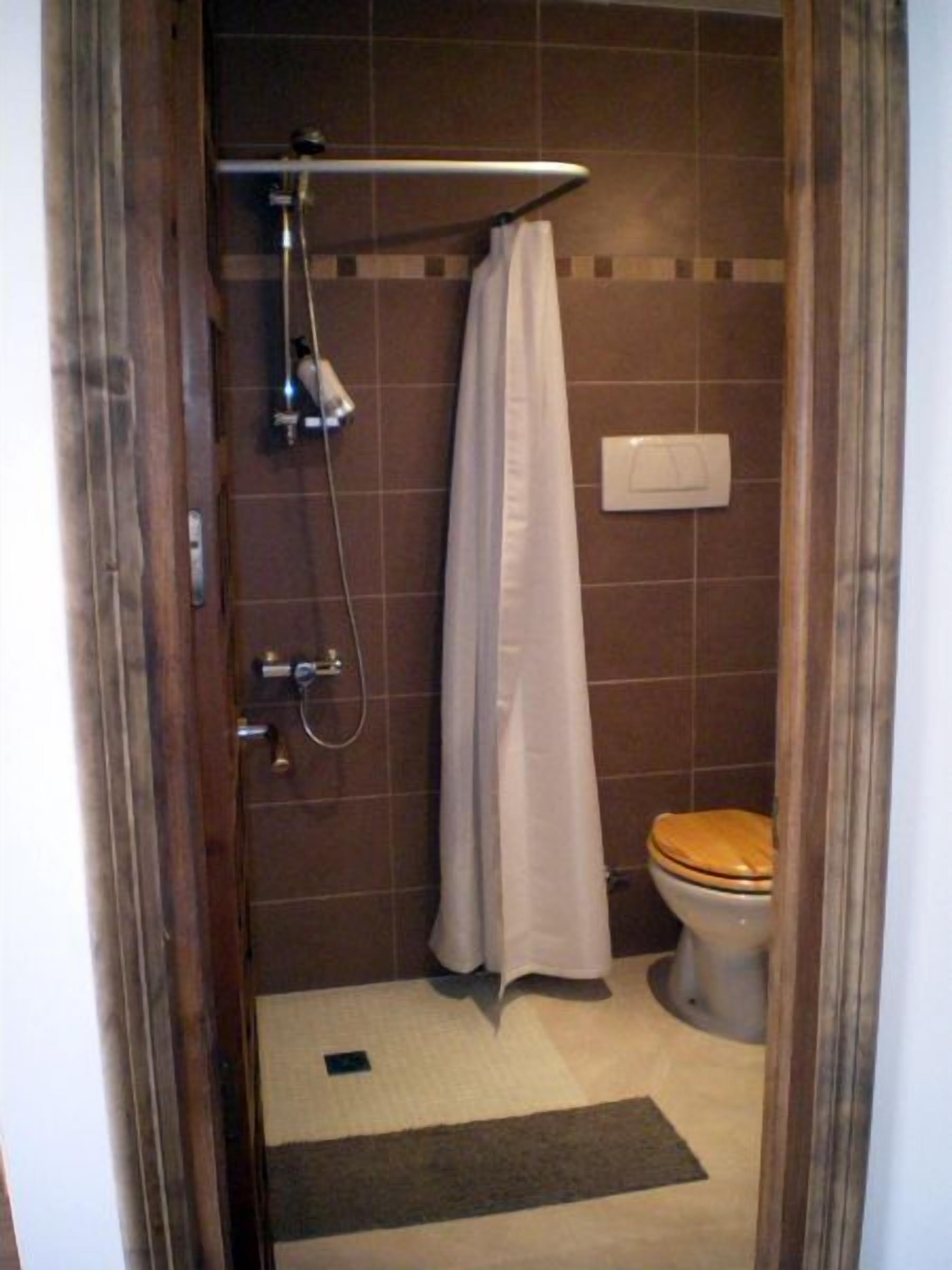 standard double room | bathroom shower