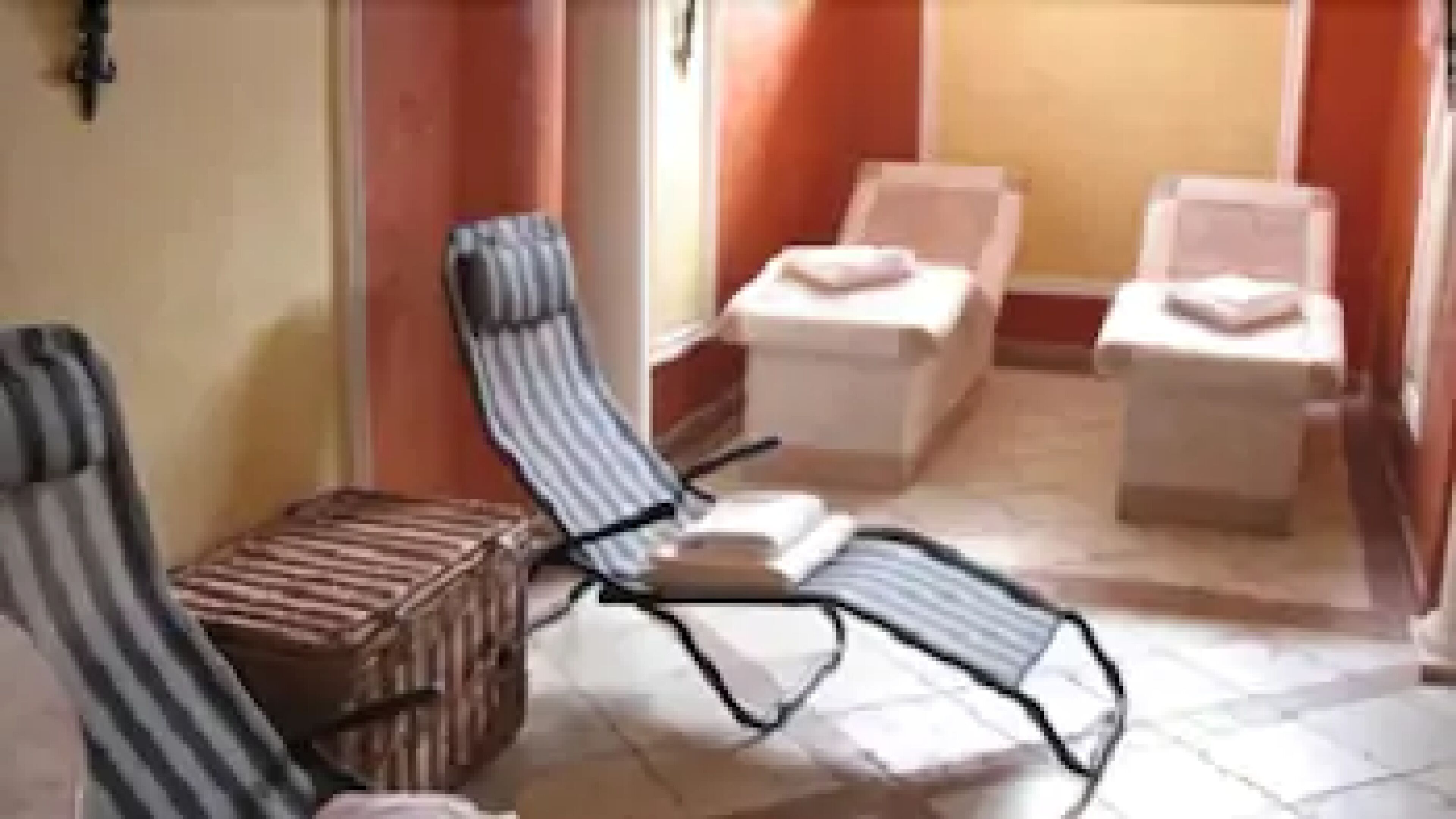 Sauna, body scrubs, 2 treatment rooms, massages