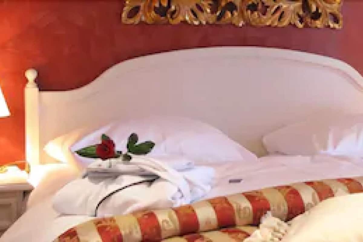 Hypo-allergenic bedding, minibar, in-room safe, individually decorated