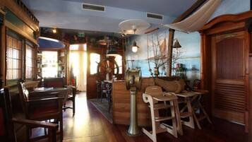 Lunch and dinner served