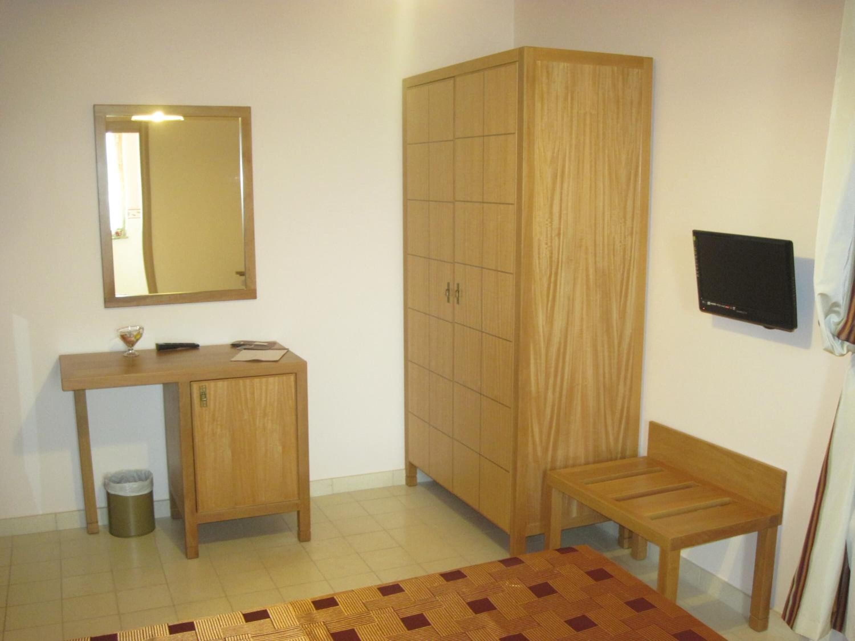 minibar, in-room safe, desk, blackout curtains