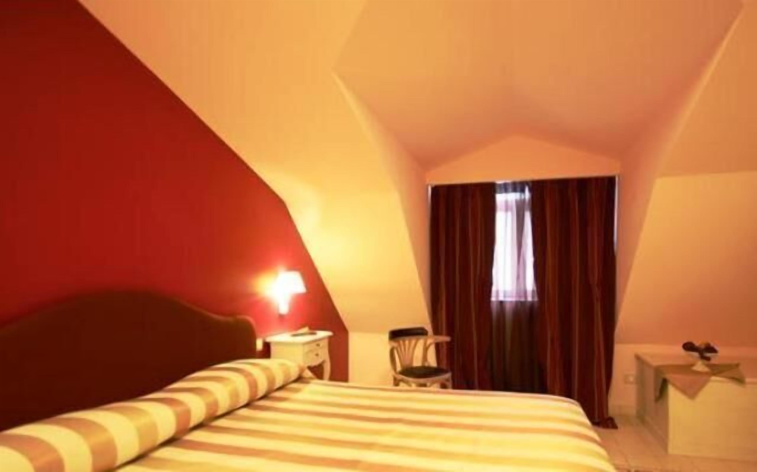 minibar, in-room safe, desk, blackout curtains