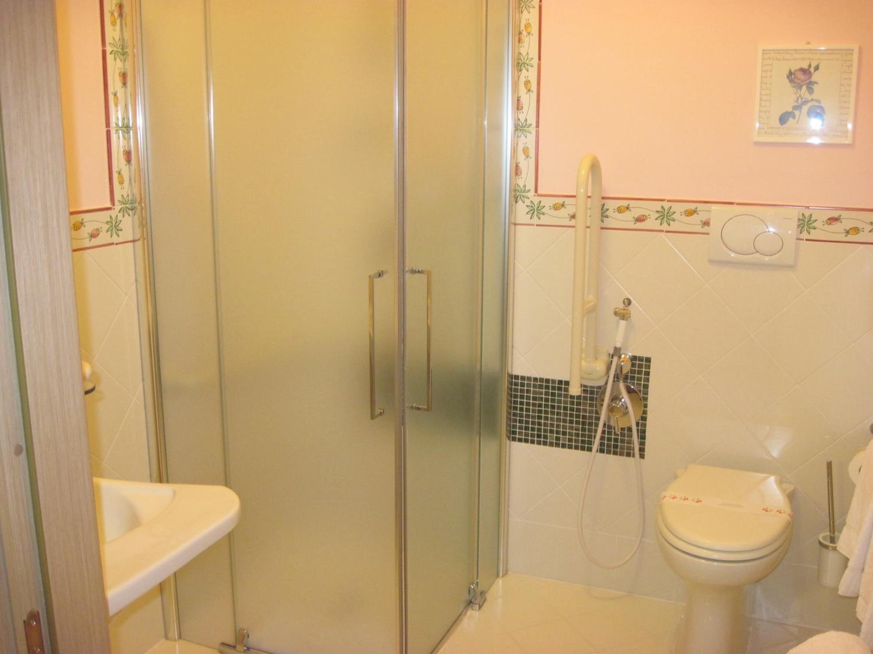 jetted bath, hydromassage showerhead, designer toiletries, hair dryer