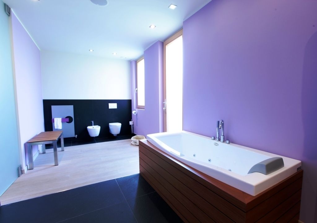 deep-soaking bathtub