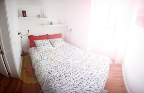 Premium bedding, down duvets, Select Comfort beds - 4 Places - Lisbon Apartments (Lisbon)