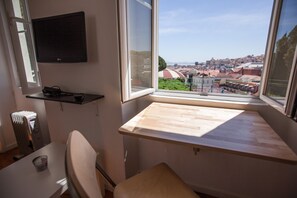 Apartment, River View (2nd Floor) | Premium bedding, down duvets, Select Comfort beds