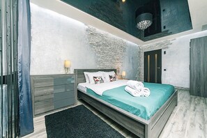 Deluxe Apartment, 2 Bedrooms, City View | Living area