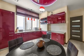 Departamento Deluxe, 2 habitaciones, vista a la ciudad | Cortinas blackout, tabla de planchar con plancha y wifi gratis