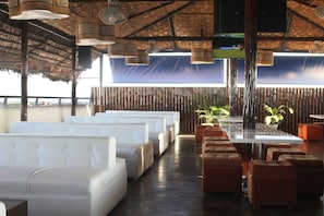 Bar (on property) - Río Boutique Hotel (Callería)