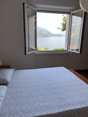 Double Room, Lake View | Down comforters, laptop workspace, blackout drapes, iron/ironing board - Sosta Sul Lago (Lezzeno)