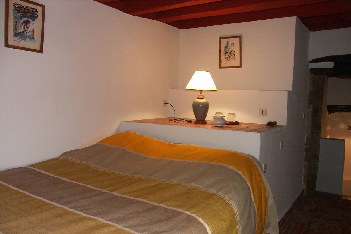 Small Room (Ramsa) | Premium bedding, rollaway beds (surcharge), WiFi (free)
