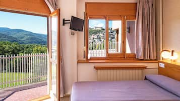 Basic Single Room | Desk, blackout drapes, free WiFi, bed sheets
