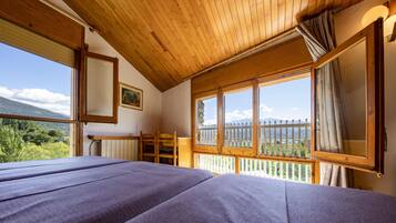 Desk, blackout curtains, free WiFi, bed sheets