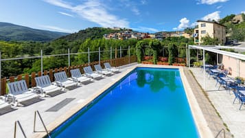 Piscine extérieure (ouverte en saison)