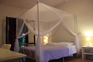 Standard Double Room | Minibar, desk, free WiFi, bed sheets - Masseria Li Campi (Cavallino)