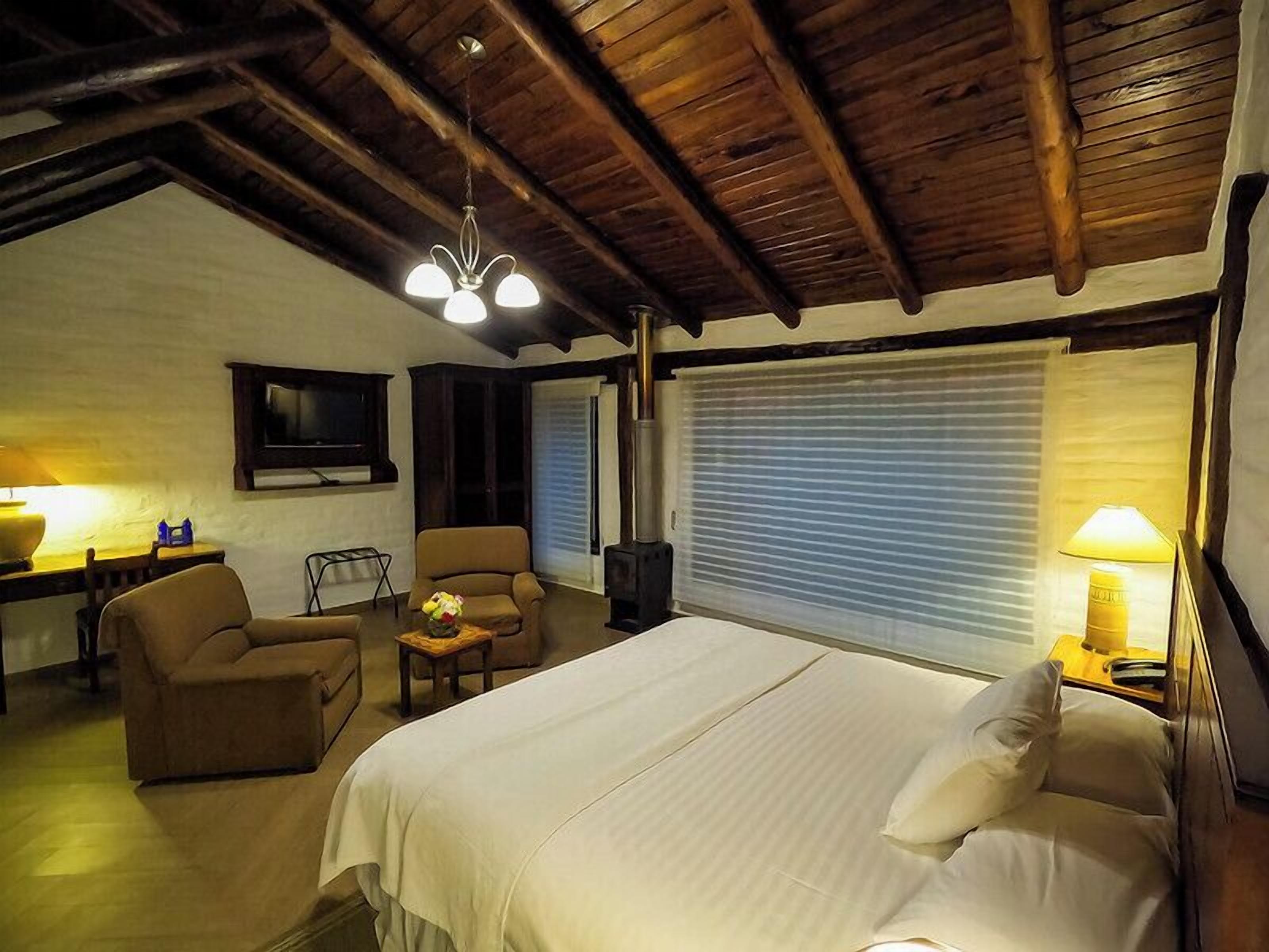 Superior tweepersoonskamer | Luxe beddengoed, donsdekens, een kluis op de kamer