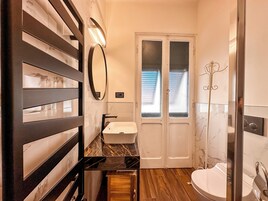 Habitación cuádruple, 2 habitaciones | Ropa de cama de alta calidad, edredones de plumas, minibar