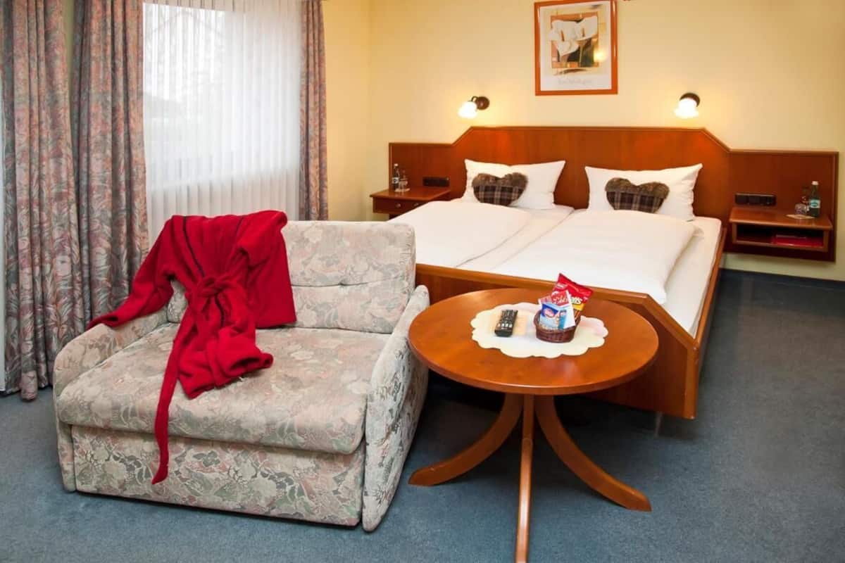 hypo-allergenic bedding, minibar, in-room safe, desk