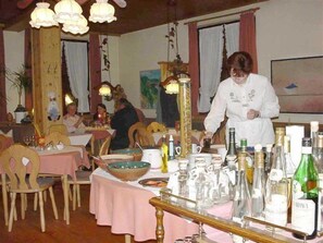 Daily buffet breakfast for a fee - Hotel-Restaurant bei Liebe's (Erlenbach am Main)