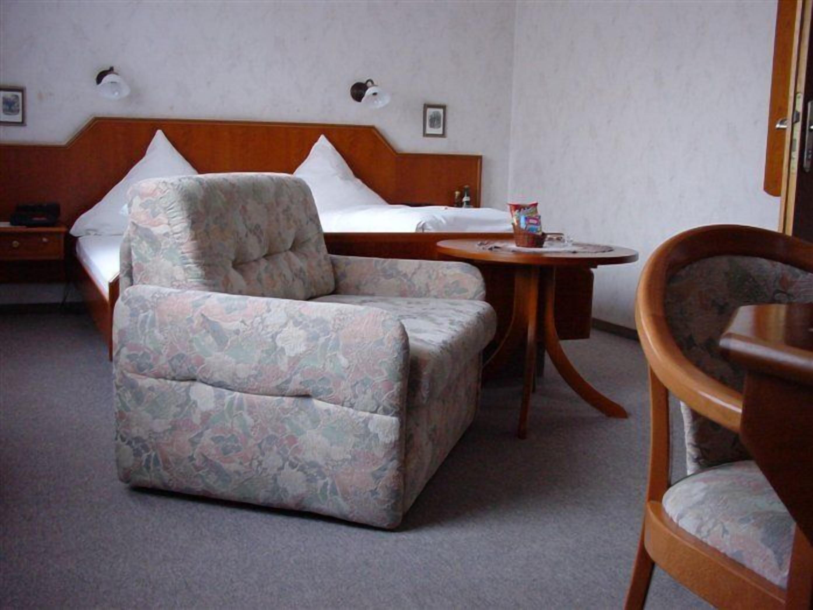 hypo-allergenic bedding, minibar, in-room safe, desk