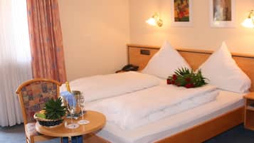 Hypo-allergenic bedding, minibar, in-room safe, desk