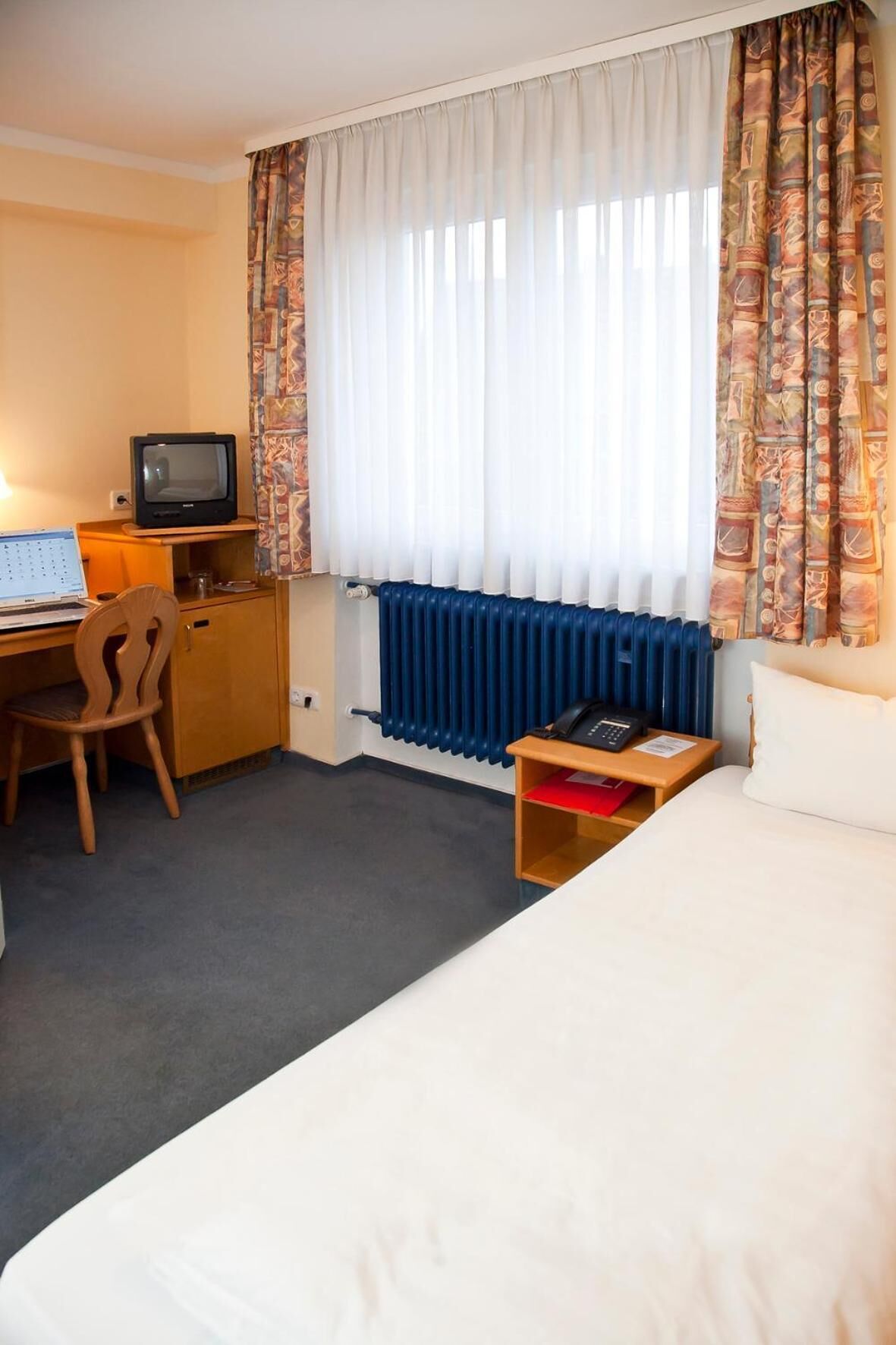 hypo-allergenic bedding, minibar, in-room safe, desk