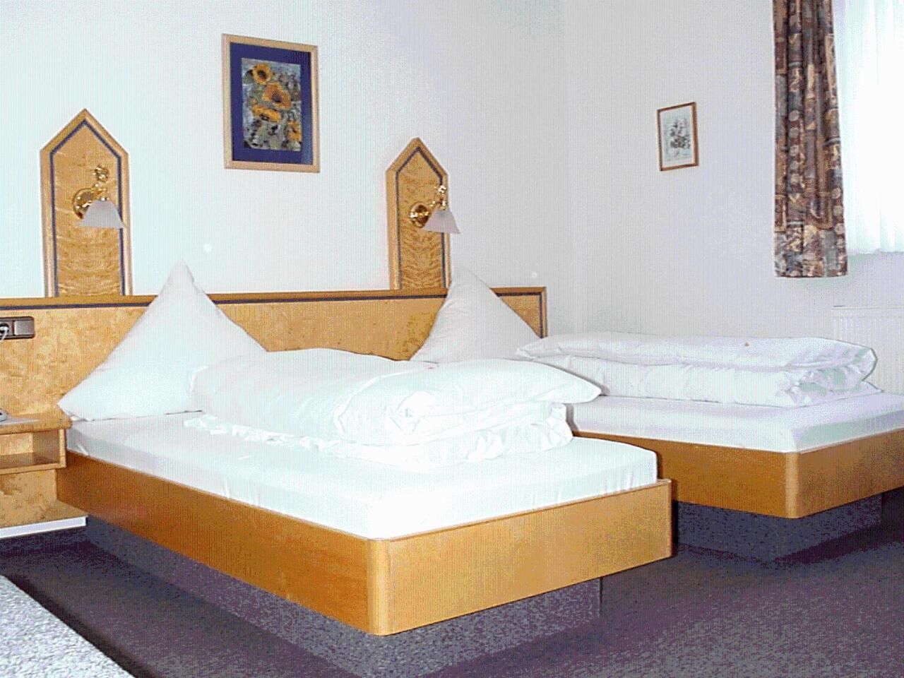 hypo-allergenic bedding, minibar, in-room safe, desk