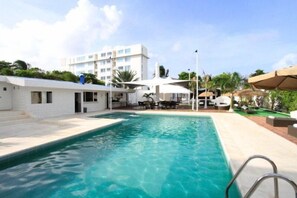 2 piscinas al aire libre