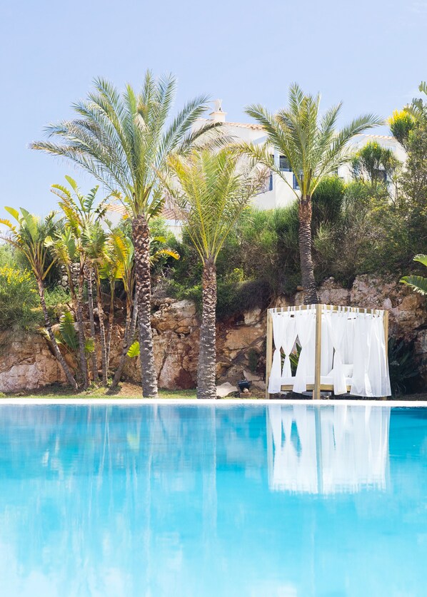 2 outdoor pools, pool umbrellas, sun loungers -  Bimbolla Apartaments (Sant Lluis)