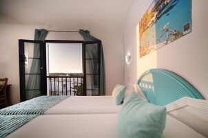 1 Schlafzimmer, Zimmersafe, Schreibtisch, laptopgeeigneter Arbeitsplatz