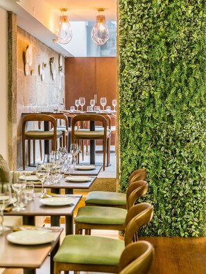 Daily buffet breakfast for a fee - Gallery Townhouse & Home (Porto)