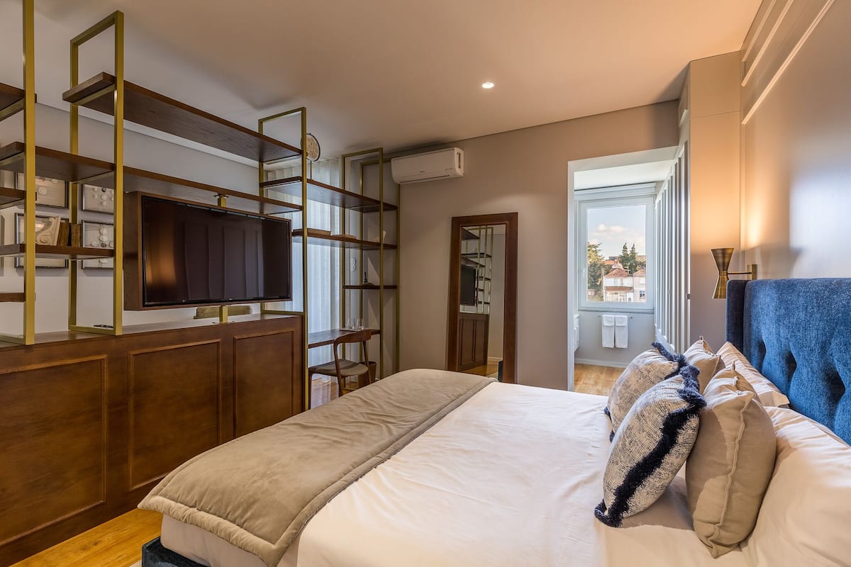 Standard Studio Suite, 1 Queen Bed, Balcony, Garden View