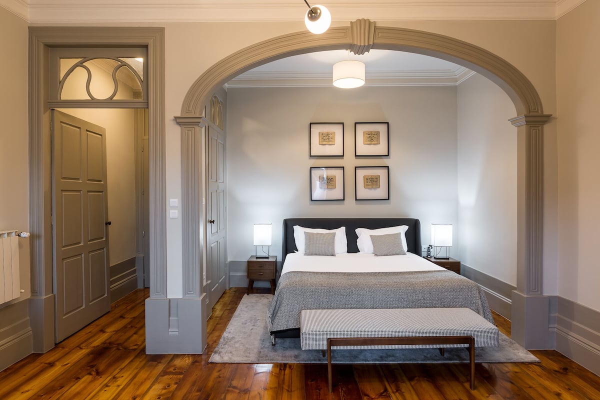 Deluxe Studio Suite, 1 King Bed, Garden View