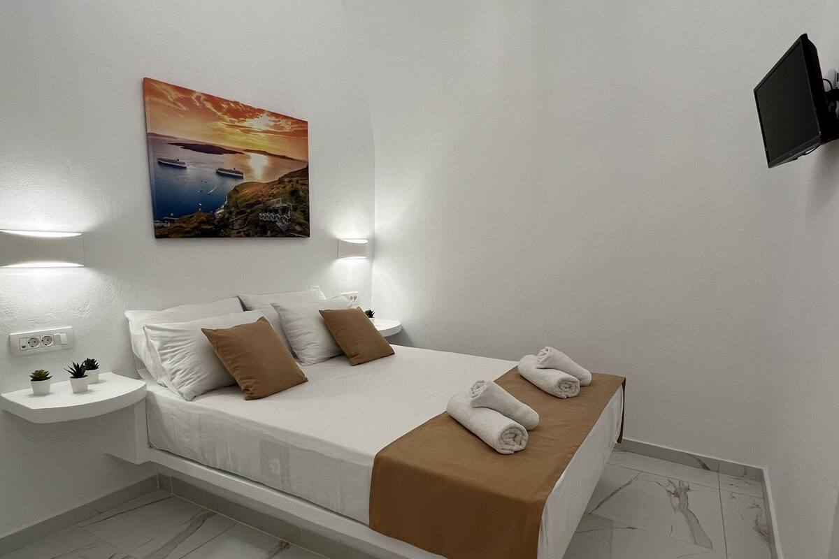 Quadruple Room, Two floors | 遮光カーテン、アイロン / アイロン台、WiFi (無料)、客室ごとに異なる装飾