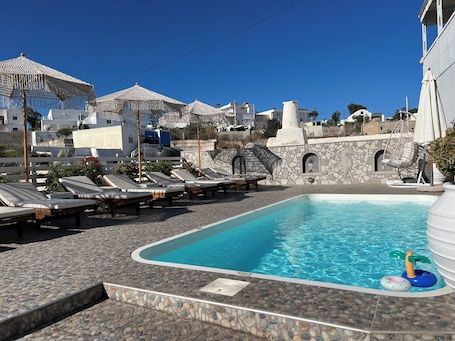 Seasonal outdoor pool, open 9:00 AM to 9:00 PM, pool umbrellas. Villa Pavlina