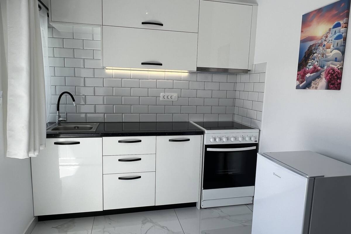 standard double room, ground floor | private kitchen | fridge, electric kettle