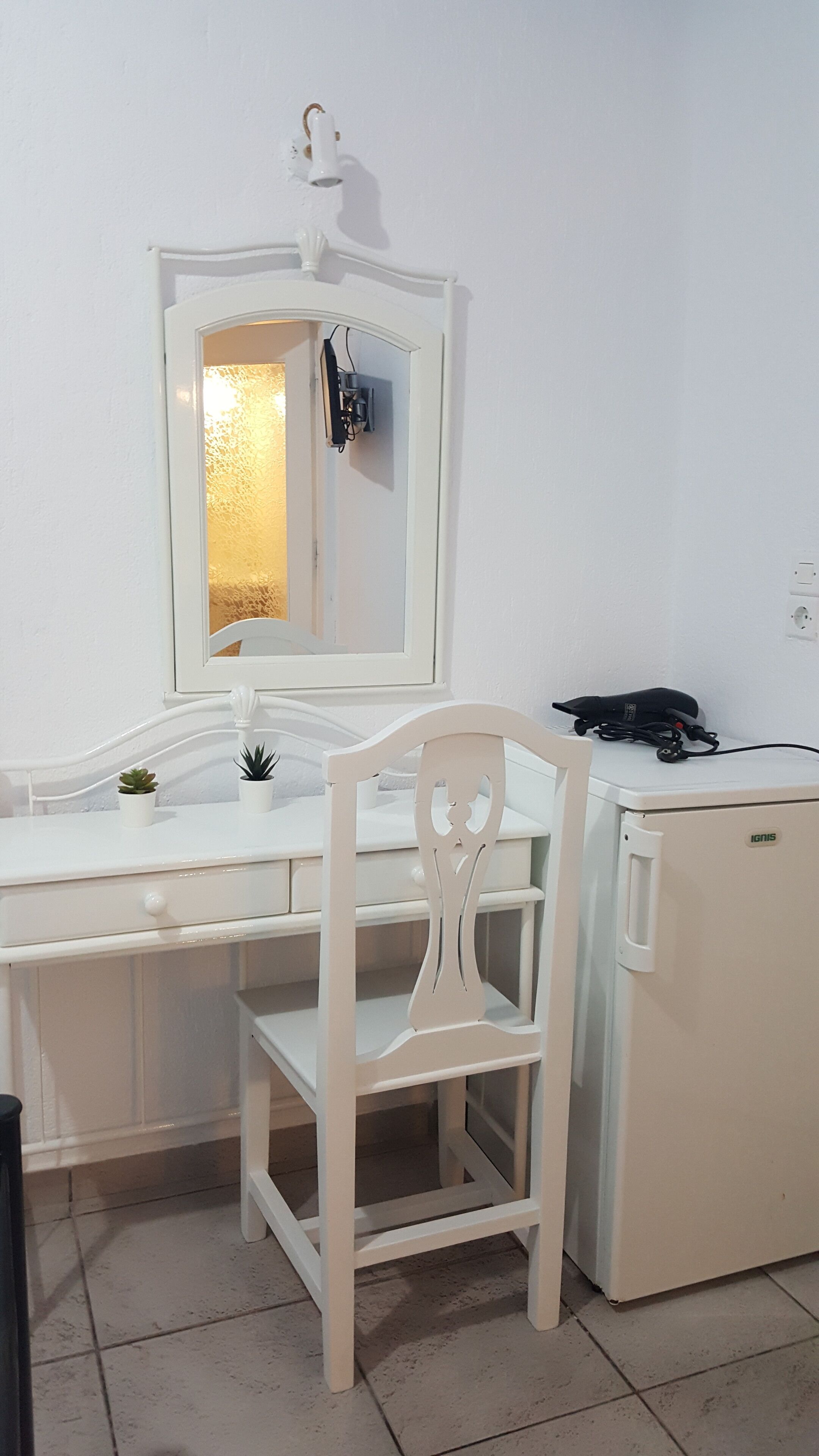 standard room, balcony, ground floor (small) | 1 bedroom, individually decorated, individually furnished