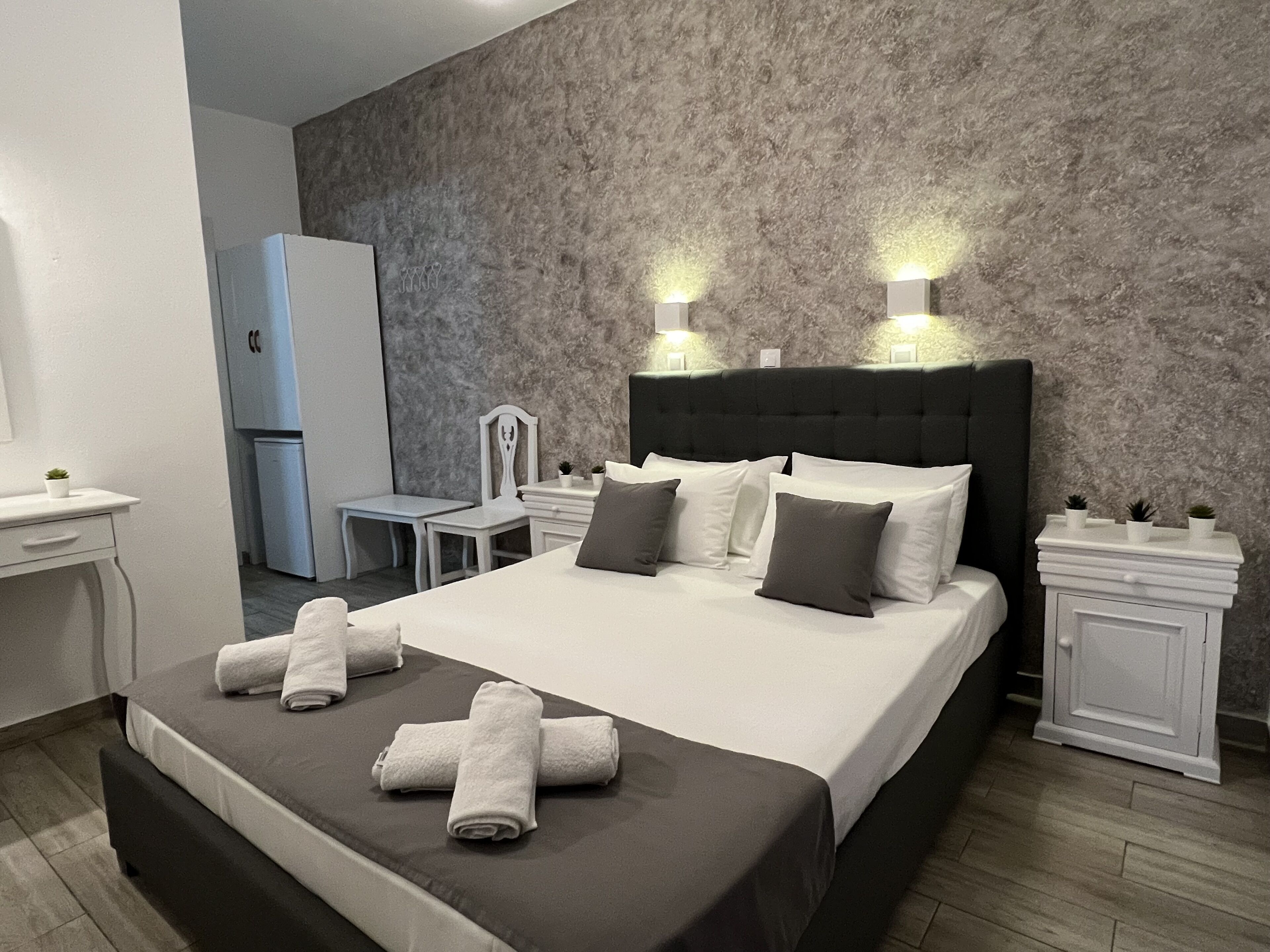 Double Room, Balcony | Individually decorated, individually furnished, blackout drapes