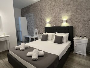 Double Room, Balcony - Villa Pavlina (Santorini)